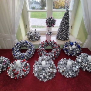 pokaż obrazek - Wystawa stroików świątecznych Pani Eweliny Stefaniak z Brzeźna.