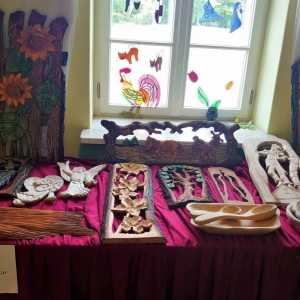 pokaż obrazek - Wystawa rzeźbiarska Pana Andrzeja Suchockiego ze Świerż.