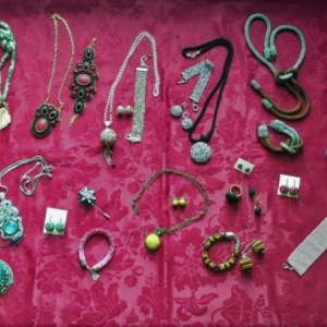 pokaż obrazek - Wystawa biżuterii koralikowej Pani Małgorzaty Wierzbickiej z Dorohuska.