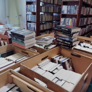 pokaż obrazek - Wizyta w bibliotece przedstawiciela handlowego z hurtowni ,, Sprzedaż Dobrej Książki 