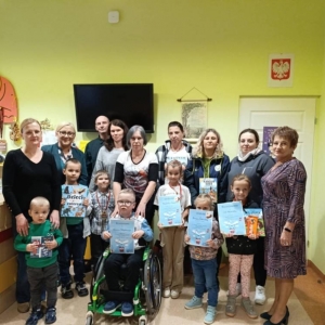 pokaż obrazek - II miejsce Urbańska Martyna w kat. do lat 6, stoi druga od prawej