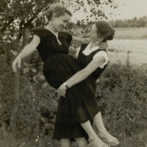 pokaż obrazek - Kazimiera Majdiuk i Regina Walczuk - rok 1955