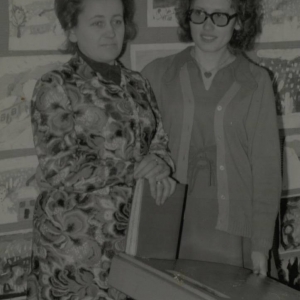 pokaż obrazek - Majdiuk Kazimiera i Halina Szczółko Szkoła Podstawowa w Okopach lata 60 -te