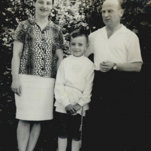 pokaż obrazek - Dariusz Majdiuk z chrzestnymi- Jadwiga... i Franciszek Majdiuk -Okopy lata 70-te