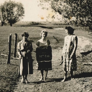 pokaż obrazek - Pierwsza z lewej Pani Kazimiera Mjdiuk - Okopy Stare lata 70 - te
