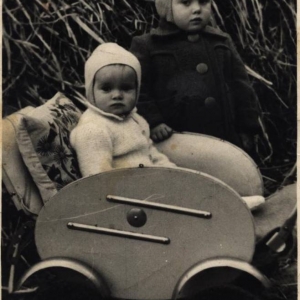 pokaż obrazek - Anna i Teodozja Koniuszewskie .Okopy Nowe 1962 rok.