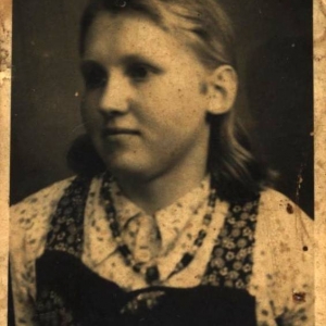 pokaż obrazek - Pomiankiewicz Bronia rok 1935 w Kolonii Grada na Ukrainie.