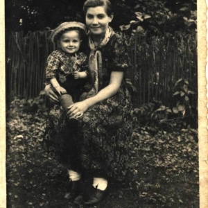 pokaż obrazek - Janina Martyniuk z synem Henrykiem - Husynne 1955 rok.
