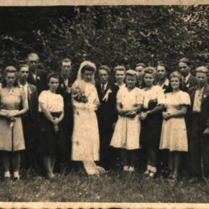 pokaż obrazek - Zdjęcie ślubne Stefana Kucharskiego i Bronisławy Kuwałek - Okopy 1948 rok.