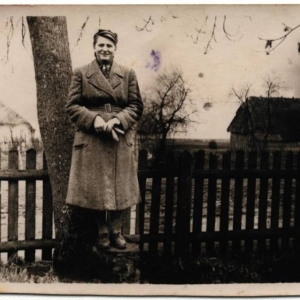 pokaż obrazek - Danuta Maliszewska. Dorohusk wieś -1956 rok.  Na zdjęciu Danuta Maliszewska jako Licealistka 5-cio letniego Liceum w Koszalinie.