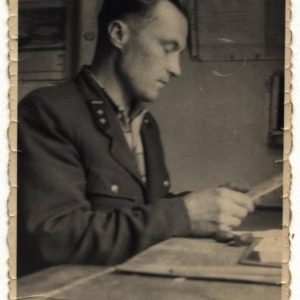 pokaż obrazek - Kazimierz Oborski - pracownik poczty w Dorohusku - lata 50 -te. Od 1966 roku pracował w Szkole Podstawowej w Dorohusku jako kierownik administracyjny. 