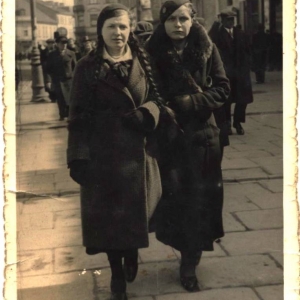 pokaż obrazek - Na odwrocie napis : FOTO MORO Lublin ,Królewska 5 Prawdopodobnie Lublin (1945 - 1949).