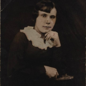 pokaż obrazek - Na odwrocie napis : W dowód prawdziwej miłości daruję swoją podobiznę kochanemu Tadziowi Ornatówna Jaśka. dnia 14 .XII 1924 r. Jaśka Ornatówna rok 1924.