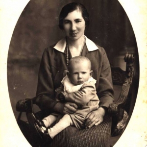 pokaż obrazek - Na odwrocie napis : Carte postale Rodzina Dmuchów - prawdopodobnie z Francji.