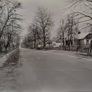 pokaż obrazek - Dorohusk Osada. Po prawej stronie budynki mieszkalne z zabudową z lat 1925- 1939.