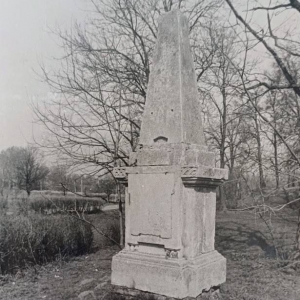 pokaż obrazek - Dorohusk Osada. Pomnik Barbary z Mężyńskich Suchodolskiej ufundowany w 1806 roku prze Wojciecha Suchodolskiego.