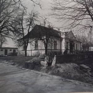 pokaż obrazek - Dorohusk Osada. Dawniej dom mieszkalny Zienkiewicza, zbudowany około 1925-1930 roku. Obecnie siedziba Przedszkola.