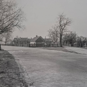 pokaż obrazek - Dorohusk Wieś. W oddali domy mieszkalne obecnie przy ulicy Jana Pawła II.