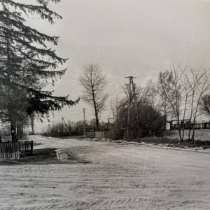 pokaż obrazek - Dorohusk Wieś. Widok od wsch. na drogę (obecnie ul. Wołyńska) od północnego krańca Starej Wsi
