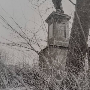 pokaż obrazek - Dorohusk Osada. Figura św. Barbary ufundowana zapewne w 1800 roku przez Wojciecha Suchodolskiego.