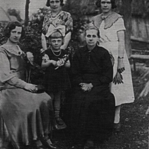 pokaż obrazek - Państwo Michałowscy z Dobryłówki - 1922 rok. Zdjęcie udostępniła Sendłak Alina.