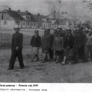 pokaż obrazek - Straż pożarna - Świerże 1939 rok. Zdjęcie udostępniła Kotowska Anna.