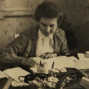 pokaż obrazek - Lata 60 - te. Jadwiga Skurzewska - w biurze PKP w Dorohusku.