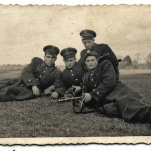 pokaż obrazek - Żołnierze Wojsk Ochrony Pogranicza w Dorohusku nad Bugiem - 1954 rok.