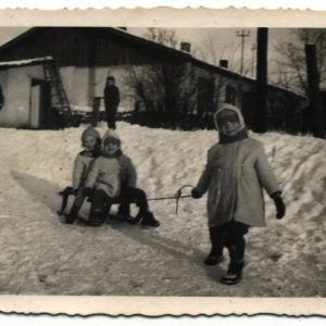 pokaż obrazek - Kolejowy barak mieszkalny naprzeciwko Stacji PKP w Dorohusku.