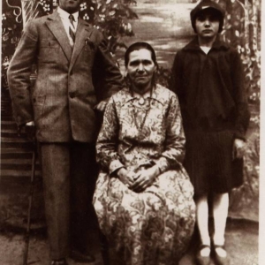 pokaż obrazek - Józefa Dobrzańska z córką Henryką i synem Bolesławem - 1928 rok.