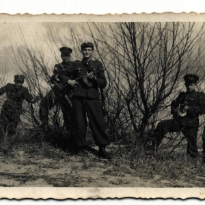 pokaż obrazek - Żołnierze Wojsk Ochrony Pogranicza w Dorohusku nad Bugiem - 1954 rok.