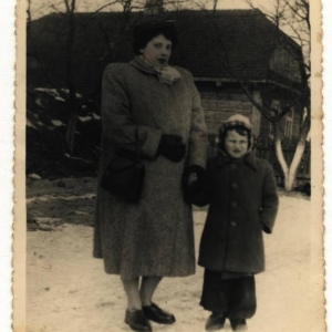 pokaż obrazek - Genowefa Iwańczuk z synem Andrzejem -1950 rok.
