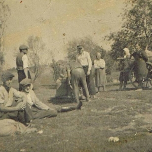pokaż obrazek - Fotografia zrobiona przed młynem, nie wiadomo jednak czy w Dorohusku czy w Okopach.