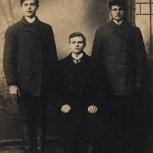 pokaż obrazek - Lata 1910 - 1920r. w środku Kazimierz Kościuk