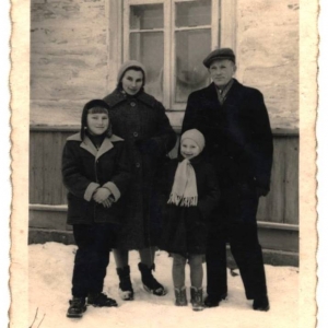 pokaż obrazek - Rodzina Drzewickich z dziećmi Aliną i Henrykiem .