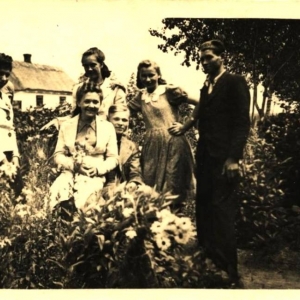 pokaż obrazek - Od lewej : Celina Wolik, Stanisława Mielniczuk, Janina Dziedzicka, Romuald Kościuk i Leokadia Drzewicka.