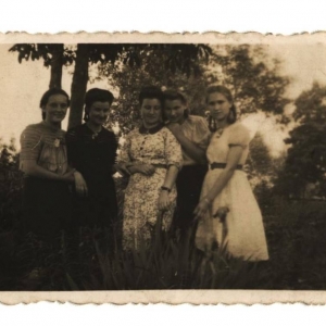 pokaż obrazek - Druga od lewej Skorupska Janina ,Papacz Marianna i Leokadia Drzewicka.