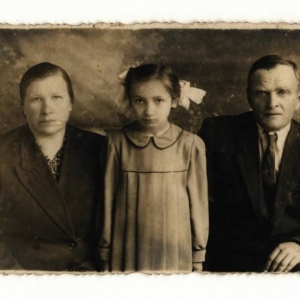 pokaż obrazek - Łubińska Krystyna z domu Kasperkiewicz z mężem - lata 50 -te.