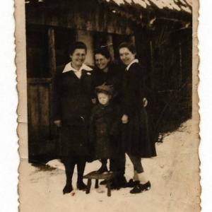 pokaż obrazek - Na zdjęciu Sabina Smyk, Stanisława Kocioł, Jadwiga Kasperkiewicz i Eugeniusz Kasperkiewicz-lata 50 -te.