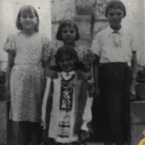 pokaż obrazek - Jadwiga Kasperkiewicz z koleżankami. -Lata 30- te