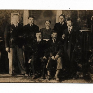 pokaż obrazek - Dohndorf 1941 - Niemcy, od lewej - Chwyć Piotr, Gmetro, Jacyniuk Agnieszka, Kondratiuk Konstantyt, Mikołaj Weremko, Zabokrzycki,