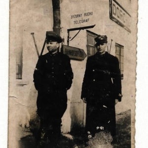 pokaż obrazek - Stacja Dorohusk około 1943 - od prawej Weremko Mikołaj