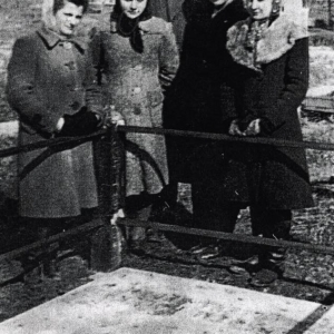 pokaż obrazek - Nad grobem Nieznanego Żołnierza w Dorohusku - rok 1946