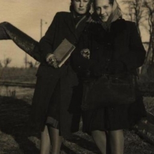 pokaż obrazek - Koleżanki Jadwigi Roguskiej - Danuta Łukaszczuk i Aniela Iwankiewicz. Okres powojenny.