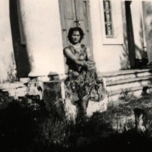 pokaż obrazek - Powojenne zdjęcie domu Roguskich.