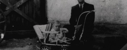 Zdjęcia z archiwum biblioteki. W 2000 roku udostępnione przez Stanisławę Masełko z domu Ostrowska.