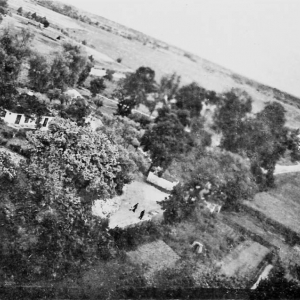 pokaż obrazek - Pałac Suchodolskich w Dorohusku. Widok z lotu ptaka rok 1940. Zdjęcie z archiwum prywatnego Pana Jana Papacza.