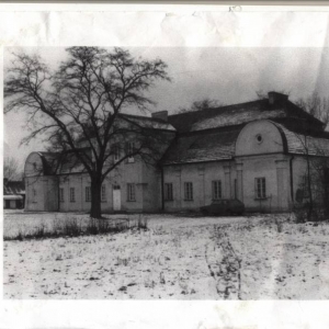 pokaż obrazek - Pałac Suchodolskich w Dorohusku po remoncie lat 80 -tych. Ze zbiorów biblioteki.