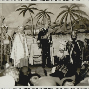 pokaż obrazek -  Inscenizacja bajki Żołnierz i Królewna rok 1969