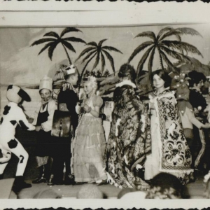 pokaż obrazek - Inscenizacja bajki Żołnierz i Królewna rok 1969